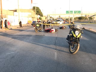 Un muerto y dos heridos dejó el choque entre dos motocicletas en Torreón.
