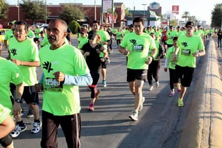 El Instituto Estatal del Deporte de Coahuila (Inedec) mantiene abierta la invitación para participar en la carrera atlética de 5 y 10 kilómetros, denominada “Corriendo con Salud, por tu Salud”, a celebrarse en esta ciudad el próximo domingo 18 de abril. (ESPECIAL)