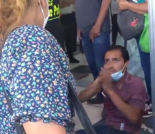 La tarde de este sábado a través de Facebook, se exhibió a un hombre que presuntamente tocó inapropiadamente a una mujer en el Centro de Torreón, Coah.  (Especial) 