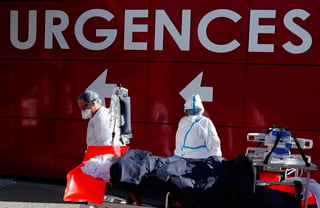 La presión en los hospitales por la COVID-19 aumentó este domingo en Francia pese a los signos esperanzadores que asegura ver el Gobierno de una ralentización del ritmo de contagios por las restricciones, en un día en que se notificaron 34,895 nuevos casos. (ARCHIVO) 