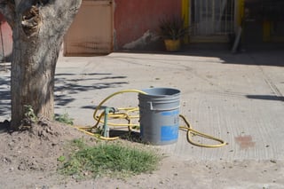 Los habitantes de distintas comunidades señalaron que el desabasto de agua es recurrente. (ARCHIVO)