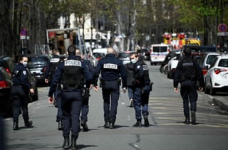  Un hombre ha resultado muerto y una mujer herida de gravedad frente a un hospital en París por los disparos efectuados por un individuo que se ha dado a la fuga, informaron este lunes los medios franceses.
(AP)