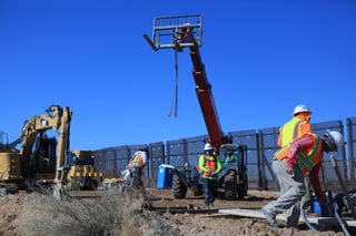El fiscal general del estado de Arizona, Mark Brnovich, demandó al Gobierno de los Estados Unidos por frenar la construcción del muro fronterizo con México y terminar con el programa conocido como 'Permanecer en México', se informó este lunes. (ARCHIVO) 
