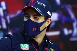 El mexicano Sergio Pérez (Red Bull) ha afirmado, en vísperas del Gran Premio de la Emilia Romaña, segunda prueba del Mundial de Fórmula Uno, que en Imola (Italia) espera poder estar de nuevo 'en la lucha por el podio y, con suerte, por la victoria'. (ARCHIVO)