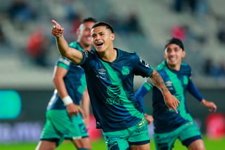 Maximiliano Araujo celebra luego de marcar el primer gol del Puebla, en la victoria 3-1 sobre los Tuzos de Pachuca. (JAM MEDIA)
