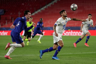 Una chilena de Mehdi Taremi en el tiempo añadido fue insuficiente para que el Porto pudiera eliminar a un Chelsea que hizo bueno el 0-2 de la ida y que pasa a semifinales de la Liga de Campeones, por primera vez en siete años, pese a la derrota de este martes en Sevilla (0-1). (EFE)
