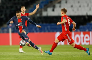 El París Saint-Germain aguantó el empuje del Bayern Múnich (0-1) y estará por segundo año consecutivo en las semifinales de la Liga de Campeones tras hacer buena su ventaja de la ida (2-3) para destronar al campeón. (EFE)

