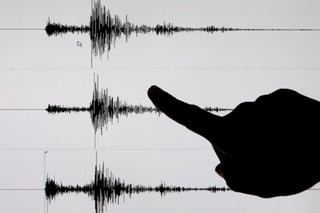 Un sismo de magnitud preliminar de 5,2 se registró el martes entre las islas de Nísiros y Tilos, en el sureste del mar Egeo, informaron las autoridades griegas. De momento, no hay reportes de daños o víctimas. (ESPECIAL)
