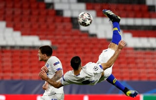 Mehdi Taremi marcó de chilena el único gol del partido, pero no fue suficiente para que el Porto se metiera en la siguiente ronda. (AP)