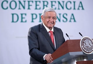 López Obrador aseguró que su gobierno ve con buenos ojos y deseó éxito a la fusión de Televisa y Univisión, al constituirse como la compañía de medios en español más grande del mundo. (ARCHIVO)