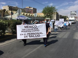 Trabajadores de la salud de la Comarca Lagunera se manifestaron una vez más en Torreón para exigir que se les apliquen vacunas contra el COVID-19.
(FERNANDO COMPEÁN)