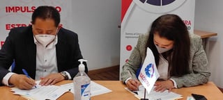 Esta mañana, tanto Hotema como Patricia Corro López, titular de Canacintra, firmaron un convenio de adhesión de la cámara al Consejo Lagunero.
(EL SIGLO DE TORREÓN)