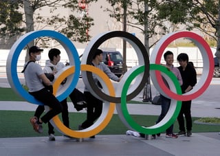 La presidenta del comité organizador de Tokio 2020 se vio obligada a reafirmar el viernes que los demorados Juegos Olímpicos comenzarán en poco más de tres meses y que no se cancelarán a pesar del repunte de los casos de COVID-19 en Japón. (ARCHIVO)