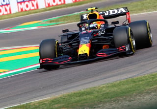 El mexicano Sergio 'Checo' Pérez confirmó las buenas sensaciones con su Red Bull al término de las dos primeras sesiones de entrenamientos libres del Gran Premio de la Emilia Romaña (Italia) de Fórmula Uno. (EFE)