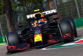 El mexicano Sergio Pérez (Red Bull) le acompañará en la primera línea. (EFE)