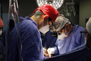 En el Hospital General de La Raza el vital órgano fue trasplantado a un paciente de 39 años y con ello se reactivó el Programa de Trasplantes en dicho nosocomio luego de un año detenido a causa del COVID-19.(ARCHIVO)
 