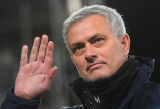 El entrenador portugués, José Mourinho, fue destituido de su cargo como técnico del Tottenham, así lo dio a conocer el club a través de un comunicado en redes sociales. (ARCHIVO)