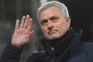 Tan solo 17 meses después de llegar al Tottenham, Mourinho es despedido; deja al equipo en el séptimo lugar de la Premier League. (AP)