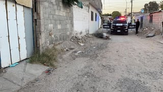 El área del hallazgo fue resguardada por los agentes preventivos de la Dirección de Seguridad y Protección Ciudadana de Gómez Palacio. (EL SIGLO DE TORREÓN)