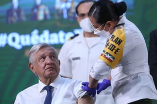 López Obrador dijo que se aplicaría dicha vacuna, pues 'no hay nada que temer'. (EFE)