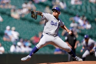 Julio Urías no permitió carreras en siete entradas y ponchó a 11 rivales en la victoria de Dodgers 1-0 sobre Marineros. (AP)