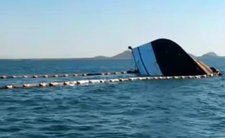 El barco camaronero 'Popeye', con siete tripulantes a bordo, se hundió frente al puerto de Topolobampo al ser impactado por el ferry con ruta a la Paz, Baja California. (ESPECIAL)