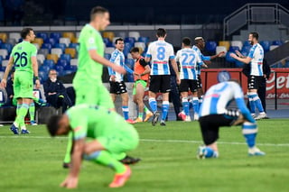 El Nápoles ganó este jueves el choque directo por Europa contra el Lazio con un autoritario 5-2 al ritmo de Lorenzo Insigne, Matteo Politano y el belga Dries Mertens, lo que le permitió dar un gran paso hacia la Liga de Campeones. (EFE)
