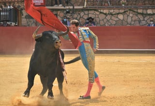Los aficionados taurinos de la Comarca Lagunera ya “saborean” el regreso de la Fiesta Brava, luego de una larga ausencia derivada de la pandemia global, debido a que el próximo sábado 1 de mayo se realizará una atractiva corrida de toros en Ciudad Lerdo. (ESPECIAL)
