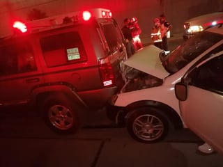 El accidente ocurrió cerca de la 1:00 de la madrugada de este lunes en el cruce de la avenida Allende y la calle Ramón Corona. (EL SIGLO DE TORREÓN)