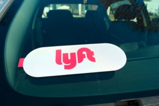 La firma de transporte estadounidense Lyft anunció la venta de su división de vehículos autónomos, los llamados automóviles sin conductor, a la subsidiaria de Toyota Woven Planet por 550 millones de dólares. (ESPECIAL) 