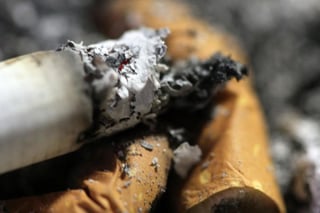 Las personas no fumadoras, pero que están expuestas al humo del tabaco, podrían tener un 51 % más de riesgo de desarrollar cáncer oral, según sugiere un estudio que publica hoy Tobacco Control del grupo British Medical Journal. (ESPECIAL) 
