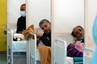 La tasa de positividad en Túnez se disparó hasta el 30%, tres veces más que en el mes anterior, y la variante británica representa el 80% de estos nuevos casos, reveló hoy la portavoz del comité científico de lucha contra el coronavirus, Jalila Ben Khelil, en declaraciones a la radio local 'Shems FM'. (ARCHIVO) 
