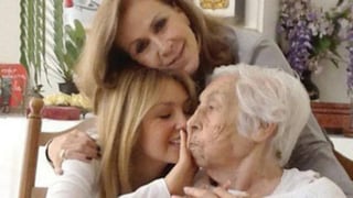 Doña Eva Mange, abuelita de Laura Zapata y Thalía, ya salió del hospital tras seis días de estar internada, desde ayer se encuentra en casa, así lo informó la actriz a través de sus redes sociales. (ESPECIAL)  
