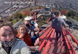Los pasajeros de la atracción se filmaron desde lo alto mientras eran ayudados por trabajadores del parque (CAPTURA)