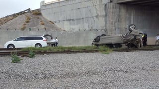 El accidente se registró alrededor de la 09:30 horas del este miércoles, en el puente de Río Escondido, en las inmediaciones de la Universidad Tecnologíca del Norte de Coahuila (UTNC). (EL SIGLO COAHUILA)
