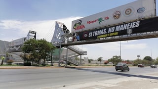 El accidente ocurrió a las 18:00 horas del martes en el bulevar Ejército Mexicano, en Gómez Palacio. (EL SIGLO DE TORREÓN)
