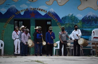 El Grupo Indignación dio cobijo y apoyo a la delegación del Ejército Zapatista de Liberación Nacional (EZLN), un total de 110 personas de los cuales siete son indígenas y el resto extranjeros y observadores, que pretenden llegar a Europa en la primera quincena de junio en algún puerto de España con el fin de, según el subcomandante Moisés, 'intercambiar con europeos historias mutuas, dolores, rabias, logros y fracasos'. (ARCHIVO)