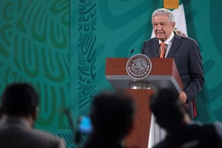 López Obrador subrayó que, 'aunque poco, estamos creciendo económicamente', agregando que el pronóstico para este año es de 5 a 6 por ciento, de acuerdo con los grupos financieros y su propio Gobierno.