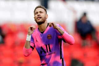 Neymar, con un gol y una asistencia, dio la victoria al París Saint Germain ante el Lens (2-1) y le mantiene en la puja por el liderato de la Ligue 1 de Francia, que este fin de semana alcanza la trigésima quinta jornada. (AP)
