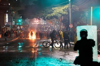 Los disturbios comenzaron en la céntrica Plaza de Bolívar. (EFE) 