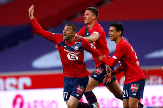 Lille derrotó 2-0 al Niza y mantiene una ventaja de un punto sobre Paris Saint Germain, cuando faltan tres jornadas por disputar.