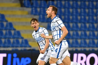 Christian Eriksen marcó el primer gol del Inter, que se impuso 2-0 a Crotone y está muy cerca de ganar el campeonato.