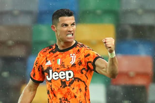  El portugués Cristiano Ronaldo dejó atrás este domingo su sequía goleadora de tres partidos y anotó un trascendental doblete en los minutos 83 y 90 para evitar un revés al Juventus en el campo del Udinese y darle un triunfo por 2-1. (ARCHIVO)