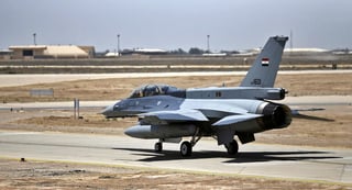 Tres cohetes de tipo Katiusha cayeron este lunes en la base militar iraquí de Al Balad, al norte de Bagdad y sede de una empresa estadounidense de mantenimiento de cazas F-16, sin causar víctimas, en el tercer ataque de este tipo contra estas instalaciones en el último mes. (ARCHIVO) 
