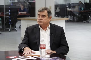 El candidato de Morena a la alcaldía de Torreón, Luis Fernando Salazar Woolfolk, estuvo en entrevista ayer en el foro de Siglo TV. (VERÓNICA RIVERA)