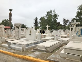 Los visitantes a los distintos cementerios en Gómez Palacio tendrán que usar en todo momento cubrebocas y respetar sana distancia.