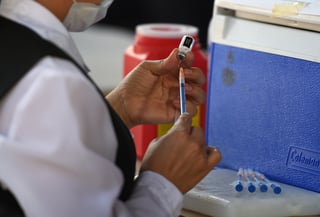En dos sedes ubicadas en Gómez Palacio y Lerdo se estarán aplicando vacunas a trabajadores de la educación en la región lagunera.