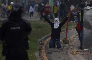 En las protestas sociales contra la ya retirada reforma tributaria del Gobierno colombiano han desaparecido al menos 89 personas, según las denuncias que ha recibido la Defensoría del Pueblo, que dijo este martes que hasta ahora solo dos de ellas han sido encontradas. (ARCHIVO) 
