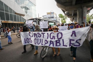 Habitantes de Tláhuac manifestaron su rechazo ante los dichos de las autoridades capitalinas que previo al siniestro no hallaron ninguna falla en el tramo elevado de la Línea 12. (EL UNIVERSAL)