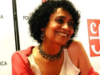 Galardonada. Malva Flores se añade otro premio literario por su obra Estrella de dos puntas (Ariel, 2020).